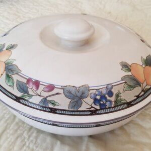 Mikasa Garden Harvest 1.5 qt. round covered casserole